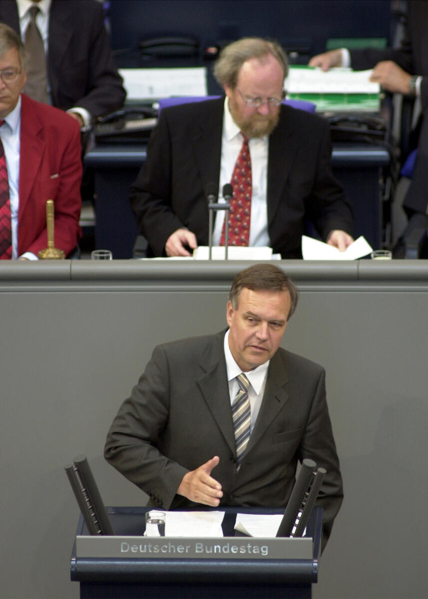 Rühe, Volker; Thierse, Wolfgang Volker Rühe, CDU/CSU, MdB.; Vorsitz: Bundestagspräsident Wolfgang Thierse, SPD.; 48. Bundestagssitzung, Deutscher Bundestag, Plenum