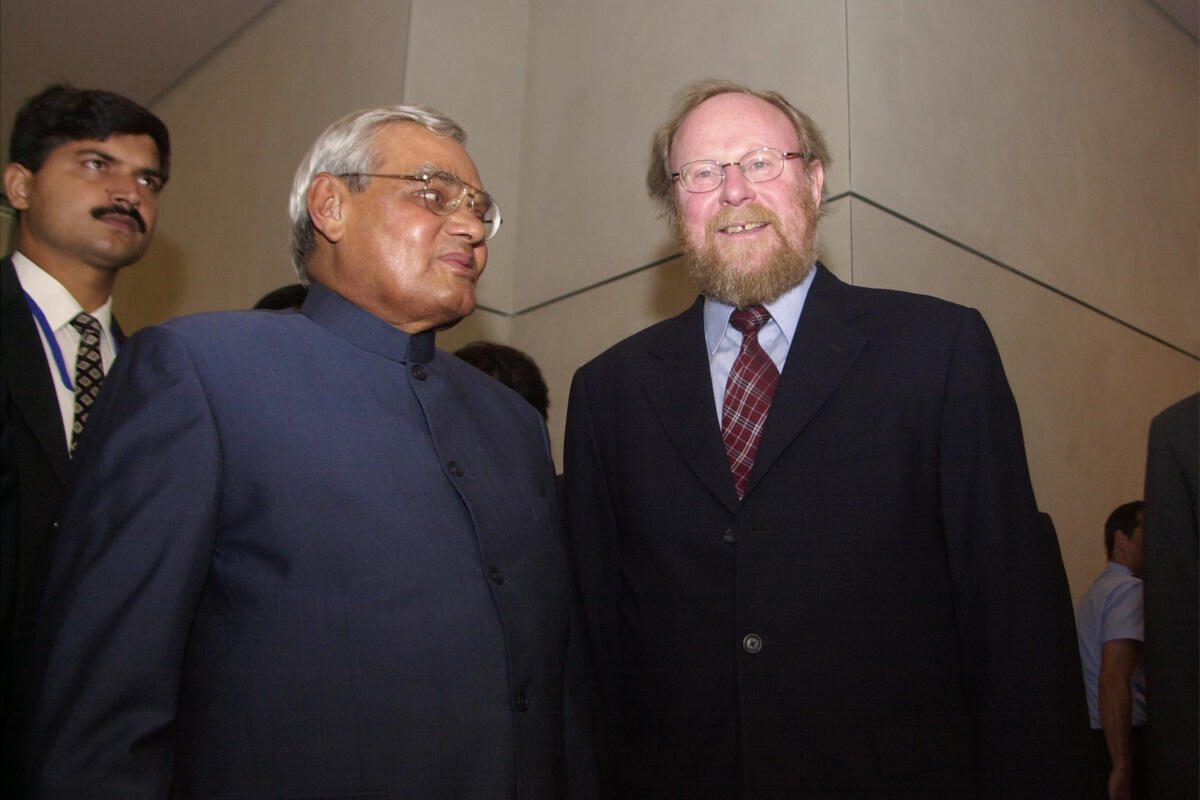 Vaipayee, Atal Behri; Thierse, Wolfgang Bundestagspräsident Wolfgang Thierse, SPD,(rechts) empfängt den Premierminister der Republik Indien, Herrn Atal Behri Vaipayee (2.v.l.)