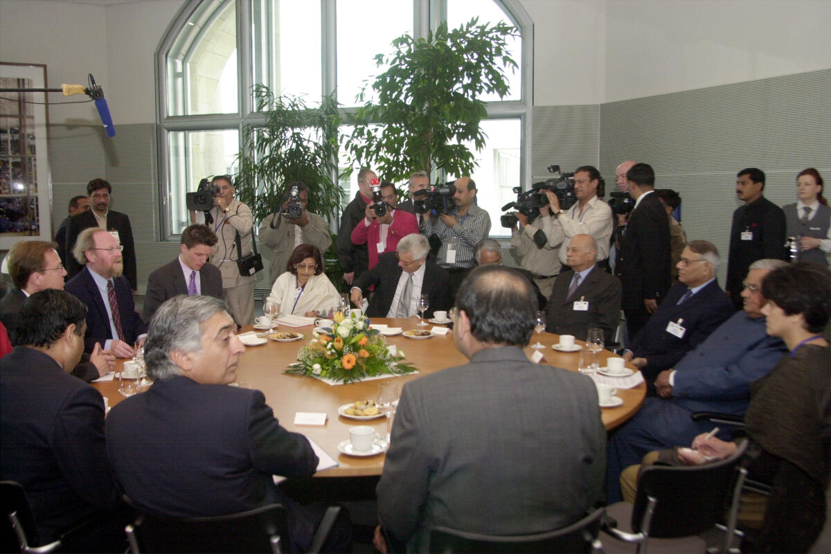 Vaipayee, Atal Behri; Thierse, Wolfgang Bundestagspräsident Wolfgang Thierse, SPD, (2. v.l.), empfängt den Premierminister der Republik Indien, Atal Behri Vaipayee, (2. v.r.).; Begrüssung, Besuch, Gast