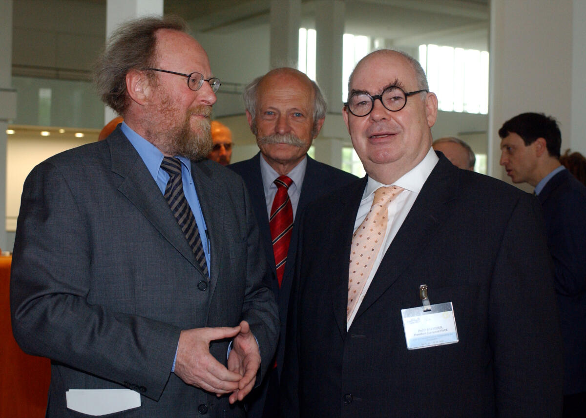 Bindig, Rudolf; Thierse, Wolfgang; Schieder, Peter Empfang fuer die Parlamentarische Versammlung des Europarates im Kulturforum in Berlin, hier der Bundestagspräsident Wolfgang Thierse, MdB Rudolf Bindig und EURatspraesident Peter Schieder