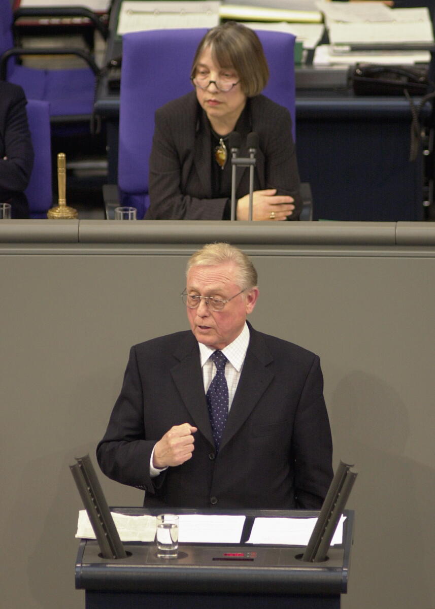 Gerhard Rübenkönig, SPD, MdB, Bündnis90/Die Grünen, 34. Bundestagssitzung.; Vorsitz: Bundestagsvizepräsidentin Dr. Antje Vollmer, Bündnis90/Die Grünen.; Bundestagsabgeordneter, Abgeordneter, Rednerpult, Plenum Rübenkönig, Gerhard; Vollmer, Antje Gerhard Rübenkönig, SPD, MdB, Bündnis90/Die Grünen, 34. Bundestagssitzung.; Vorsitz: Bundestagsvizepräsidentin Dr. Antje Vollmer, Bündnis90/Die Grünen.; Bundestagsabgeordneter, Abgeordneter, Rednerpult, Plenum