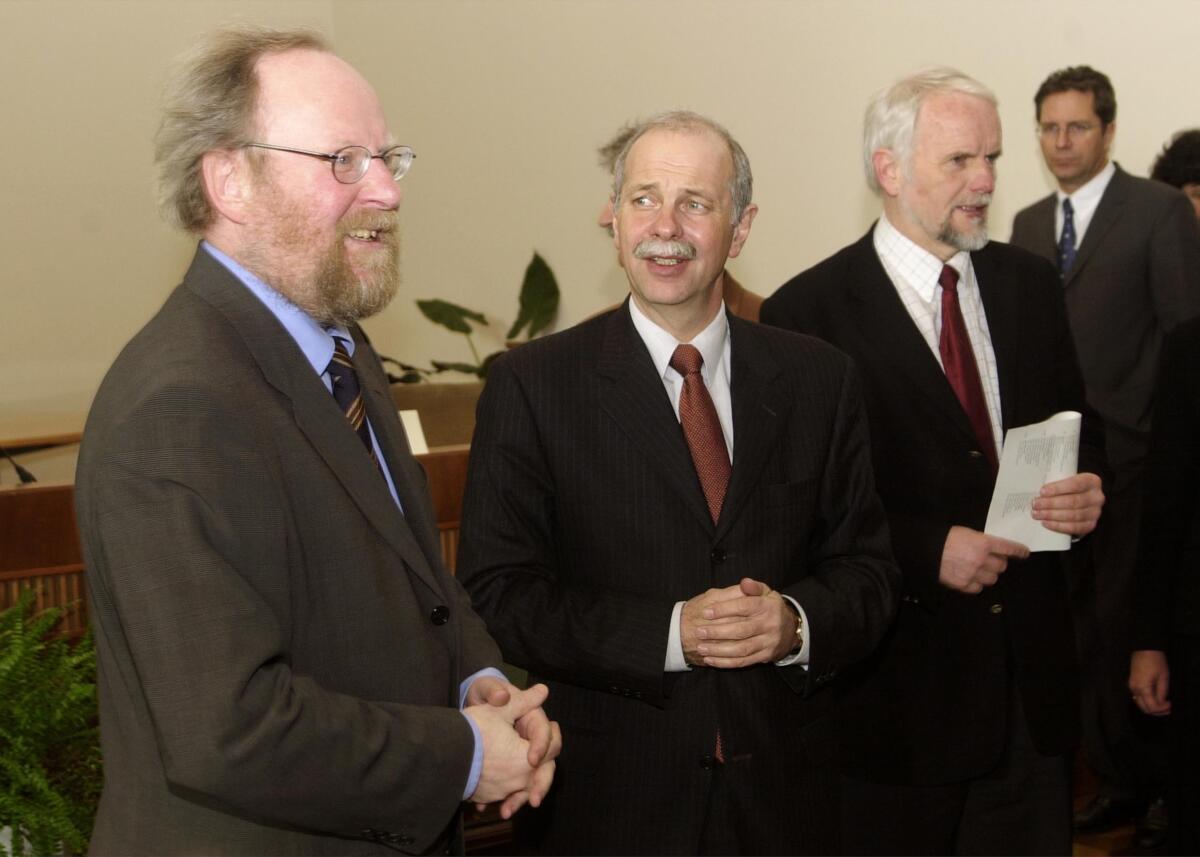Thierse, Wolfgang; Börnsen, Wolfgang; Mlynek, Jürgen Bundestagspräsident Wolfgang Thierse, SPD, links, begrüßt die IPP-Stipendiaten im Senatssaal der Humboldt-Universität Berlin,  mit dabei Prof. Dr. Jürgen Mlynek, mitte, Präsident der Humboldt-Universität, Wolfgang Börnsen, CDU, rechts, MdB, Bundestagsabgeordneter, Uni