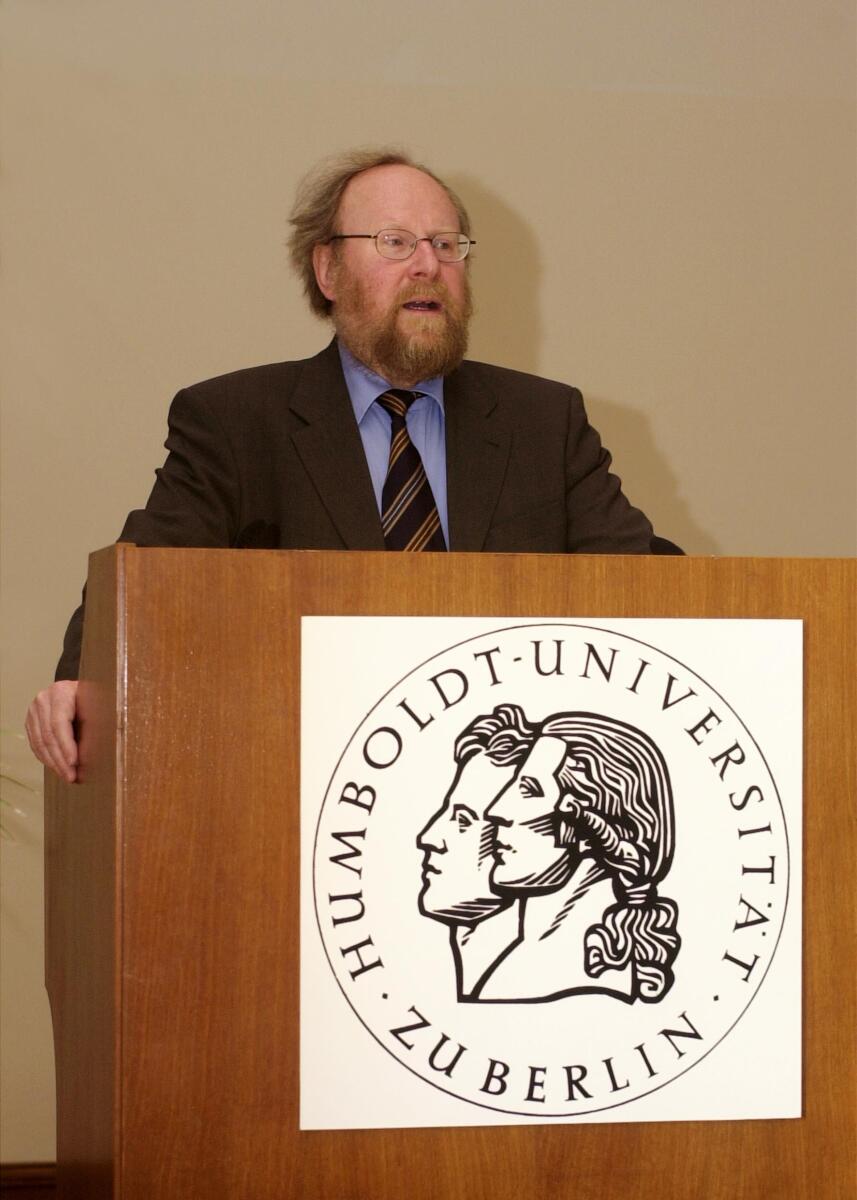 Thierse, Wolfgang Bundestagspräsident Wolfgang Thierse, SPD, begrüßt die IPP-Stipendiaten im Senatssaal der Humboldt-Universität Berlin, Rede, redend, Rednerpult, Uni