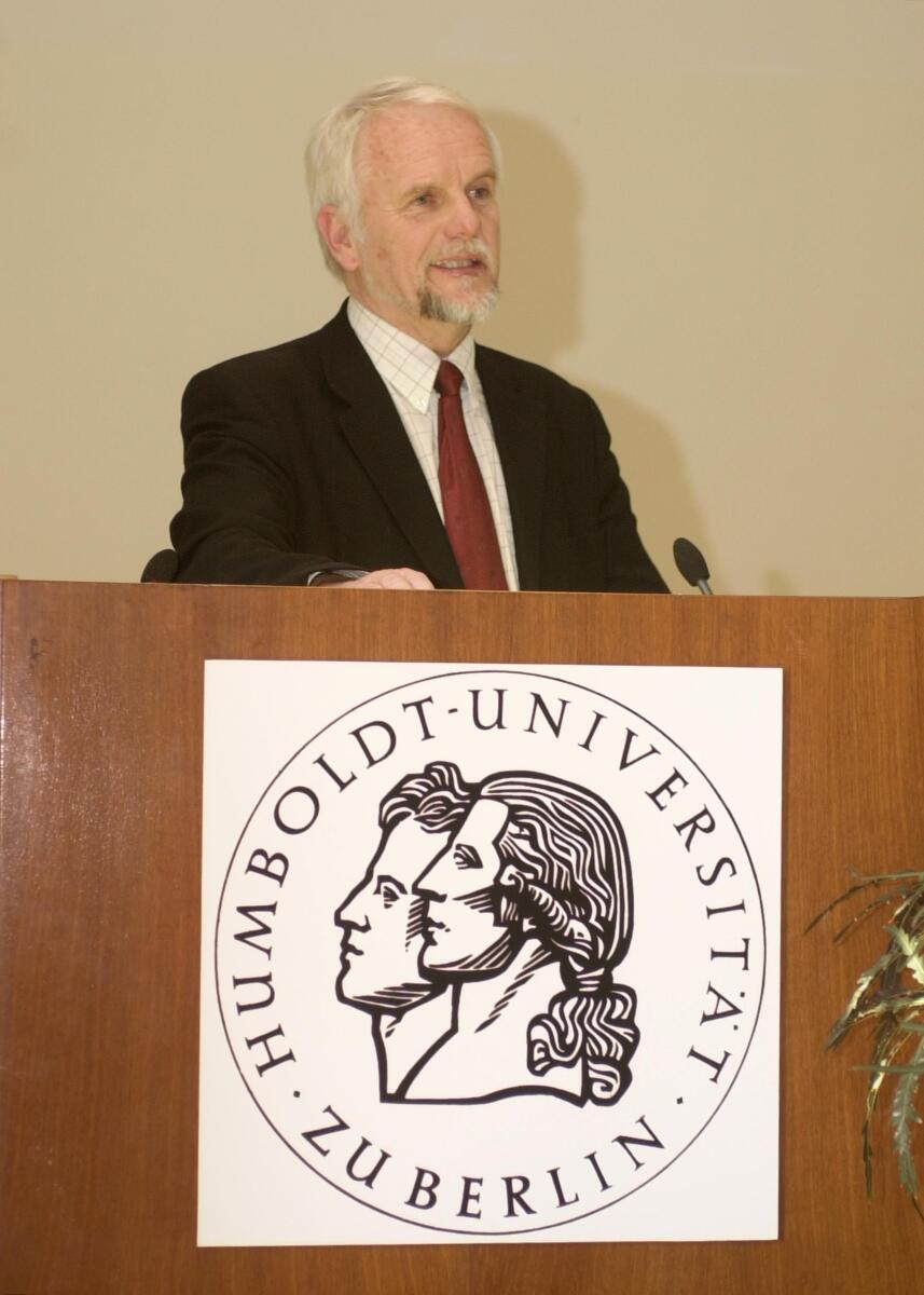 Börnsen, Wolfgang Begrüssung der  IPP-Stipendiaten im Senatssaal der Humboldt-Universität Berlin, Rede Wolfgang Börnsen, CDU, Bundestagsabgeordneter, MdB, Rednerpult, Pult, redend, Uni