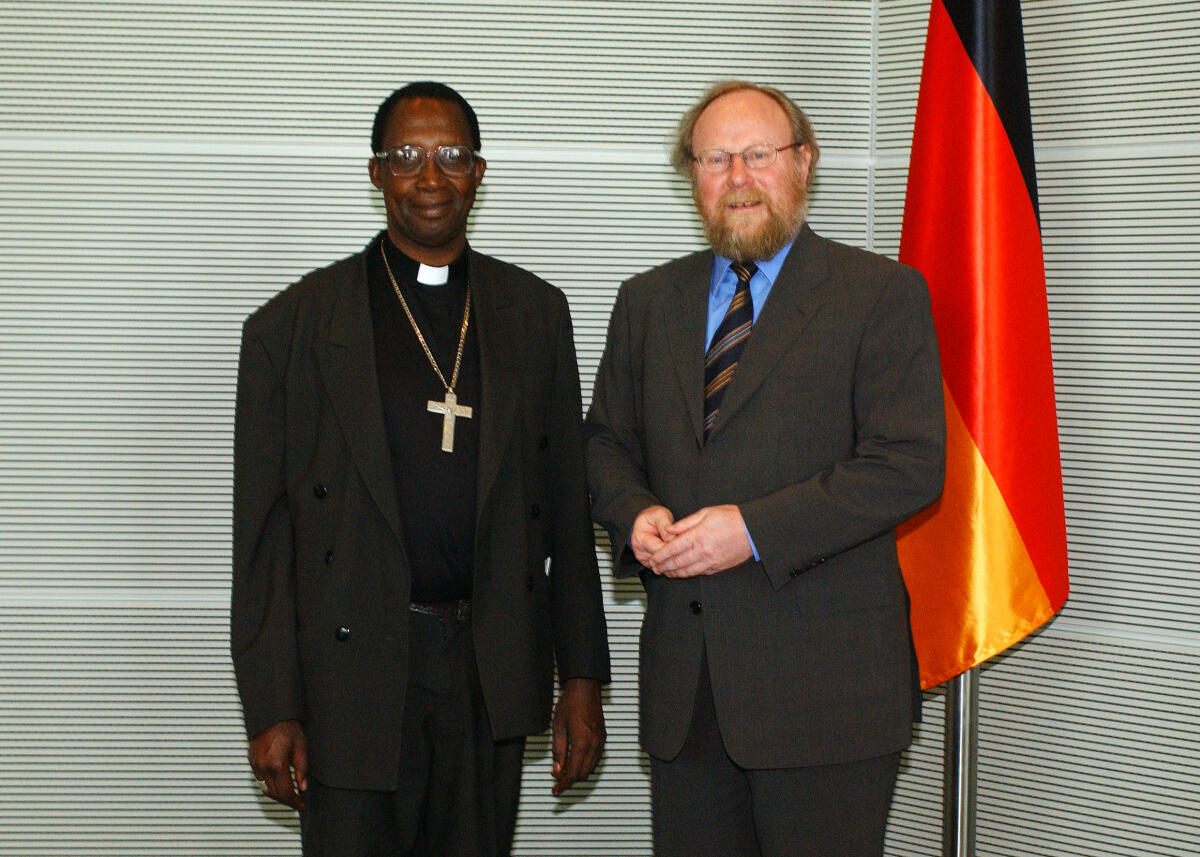 Bundestagspräsident Wolfgang Thierse, SPD, empfängt den Erzbischof von Simbabew, Pius Neube Neube, Pius; Thierse, Wolfgang Bundestagspräsident Wolfgang Thierse, SPD, empfängt den Erzbischof von Simbabew, Pius Neube