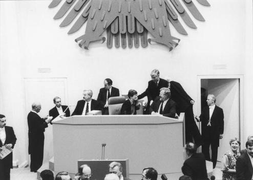 Süssmuth, Rita; Voscherau, Henning; Niese, Rolf Liegenschaften in Bonn, Plenargebäude