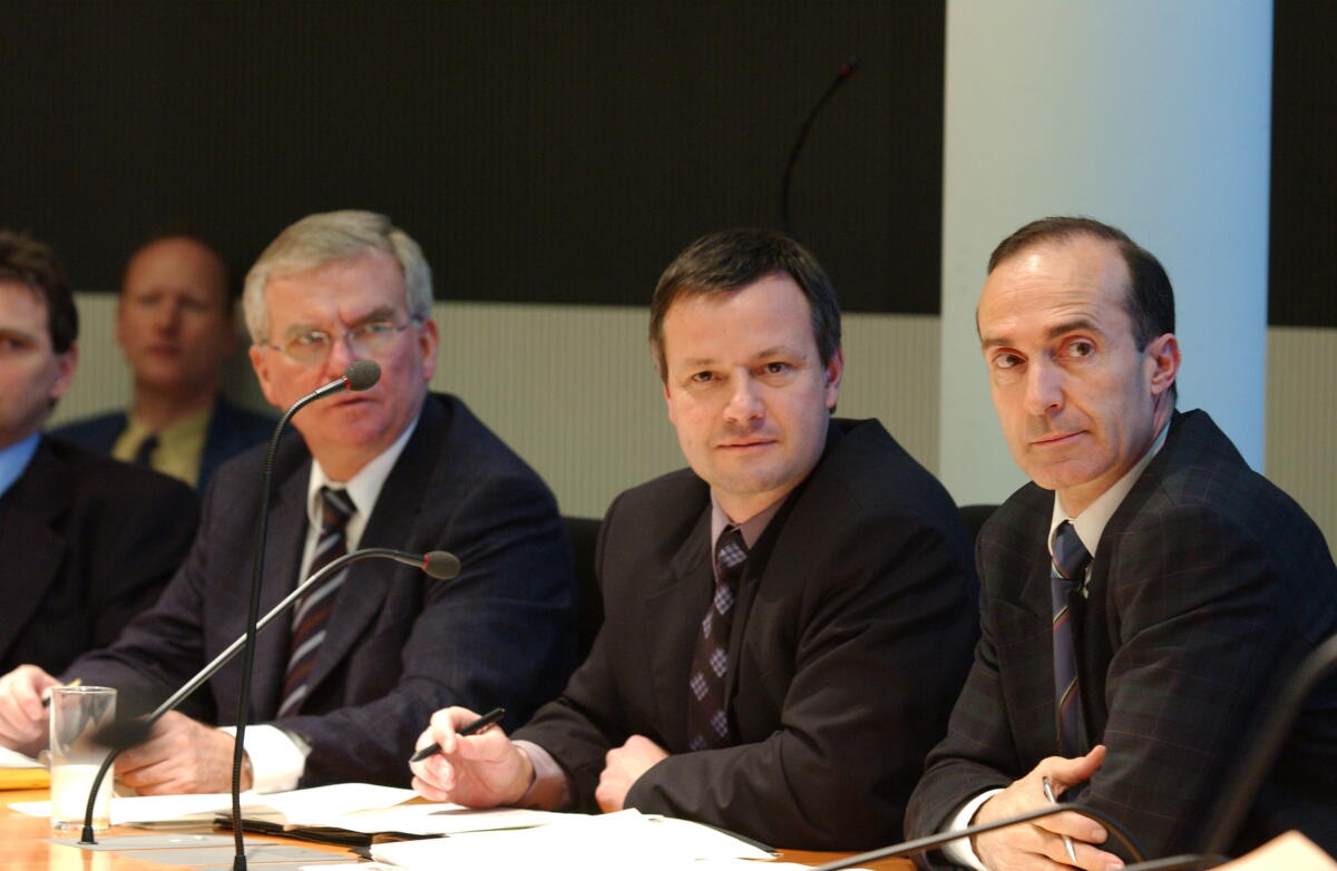 Letzgus, Peter; Gienger, Eberhard; Riegert, Klaus Von links: Die CDU/CSU-Abgeordneten Peter Letzgus, Klaus Riegert und Eberhard Gienger während der Sitzung.; Bundestagsabgeordnete, MdB