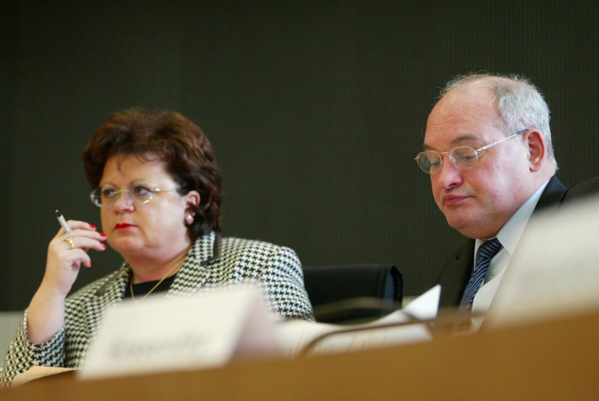 Schäfer, Anita; Adam, Ulrich Die CDU/CSU-Abgeordneten Anita Schäfer und Ulrich Adam, MdB, während der Sitzung; Bundestagsabgeordnete, MdB