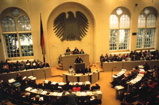 Thierse, Wolfgang; Süssmuth, Rita Liegenschaften in Bonn, Plenargebäude