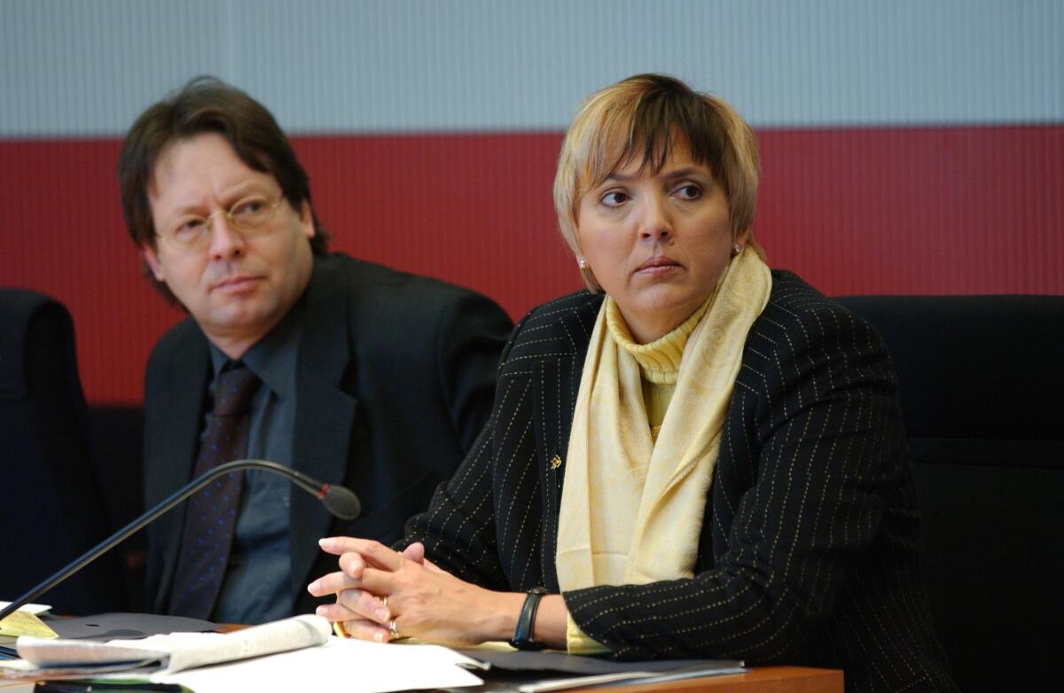 Die Bündnis 90/Die Grünen-Abgeordneten Dr. Ludger Volmer und Claudia Roth; Bundestagsabgeordnete, MdB Volmer, Ludger; Roth, Claudia Die Bündnis 90/Die Grünen-Abgeordneten Dr. Ludger Volmer und Claudia Roth; Bundestagsabgeordnete, MdB