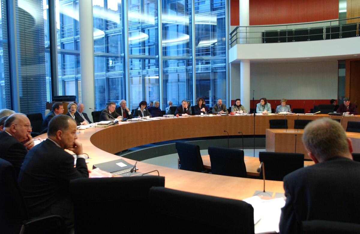  Blick in den Sitzungssaal