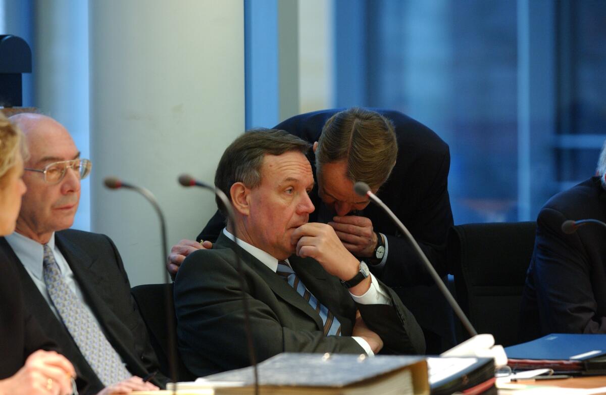 Der CSU-Vorsitzende des Ausschusses Volker Rühe und Mitarbeiter; Bundestagsabgeordnete, MdB Rühe, Volker Der CSU-Vorsitzende des Ausschusses Volker Rühe und Mitarbeiter; Bundestagsabgeordnete, MdB