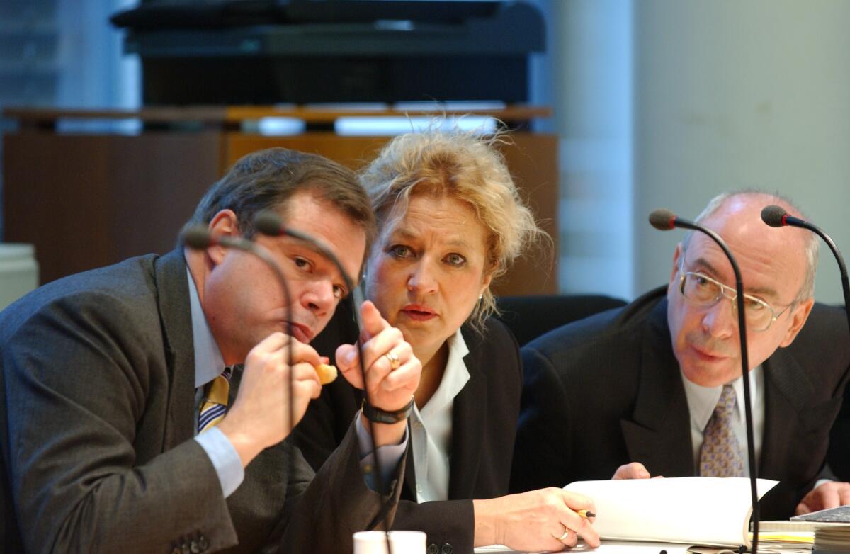 Der CDU/CSU-Abgeordnete Dr. Friedbert Pflüger und Mitarbeiter des Auswärtigen Amtes; Bundestagsabgeordnete, MdB Pflüger, Friedbert Der CDU/CSU-Abgeordnete Dr. Friedbert Pflüger und Mitarbeiter des Auswärtigen Amtes; Bundestagsabgeordnete, MdB