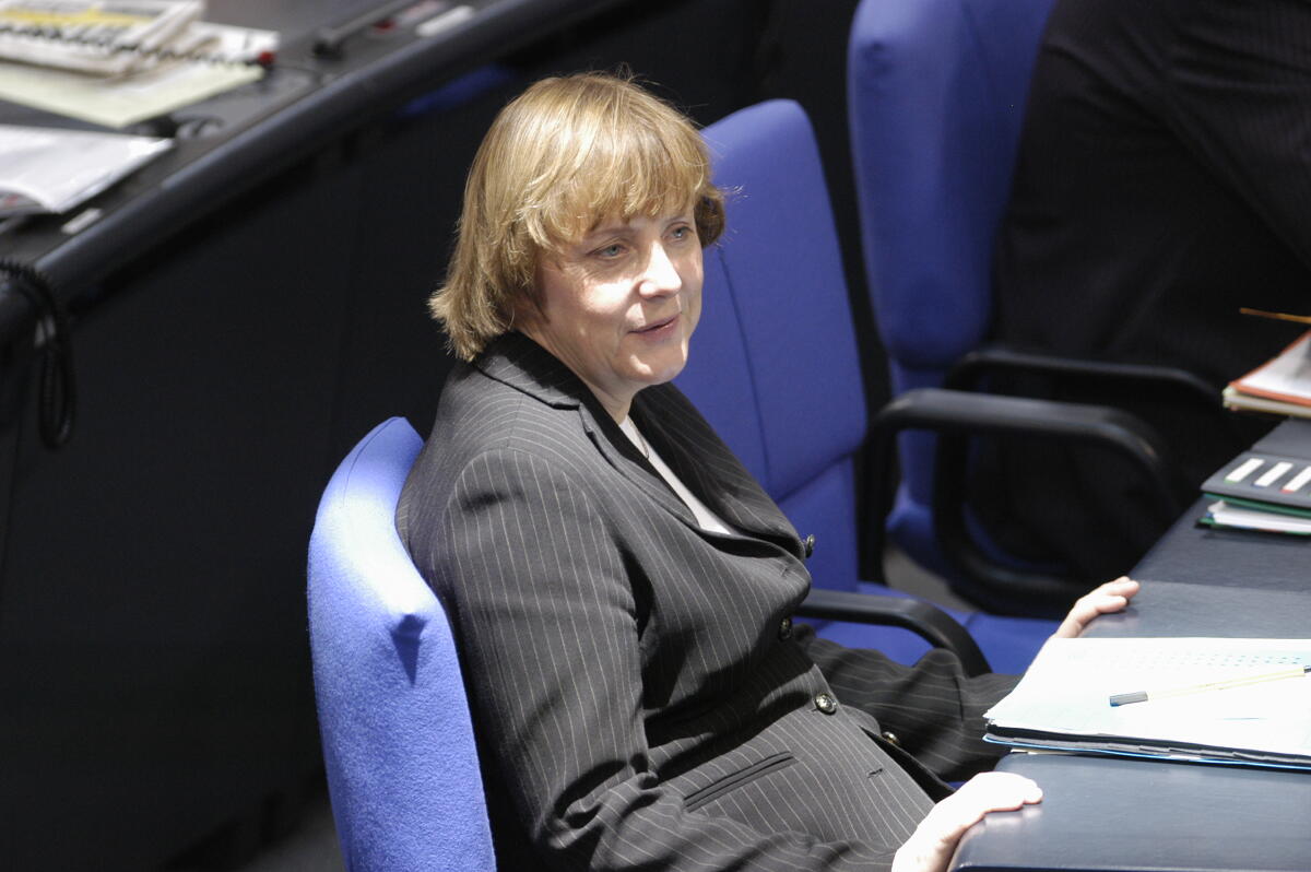 Dr. Angela Merkel, CDU/CSU, Partei- und Fraktionsvorsitzende, während der Sitzung.; Bundestagsabgeordnete, Abgeordnete, MdB, CDU/CSU-Fraktion Merkel, Angela Dr. Angela Merkel, CDU/CSU, Partei- und Fraktionsvorsitzende, während der Sitzung.; Bundestagsabgeordnete, Abgeordnete, MdB, CDU/CSU-Fraktion