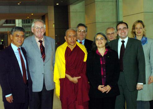 Nickels, Christa; Rinpoche, Samdhong; Lensing, Werner; Haibach, Holger; Chhoekyapa, Chhime Reichstagsgebäude, Plenarsaalebene