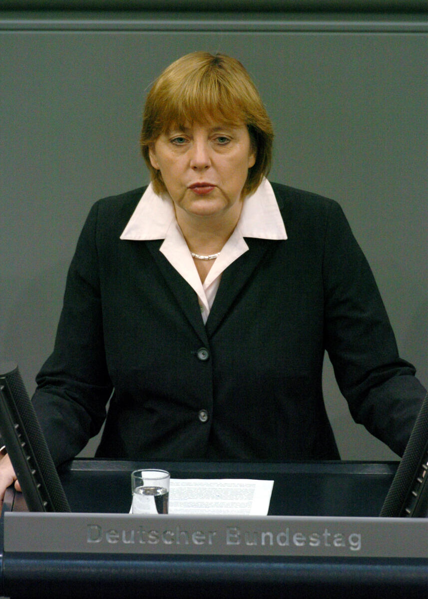 Dr. Angela Merkel, CDU/CSU, MdB, Rede im Deutschen Bundestag.; Plenum, Rednerpult, 148. Sitzung, TOP 3, Thema: Türkeipolitik der EU Merkel, Angela Dr. Angela Merkel, CDU/CSU, MdB, Rede im Deutschen Bundestag.; Plenum, Rednerpult, 148. Sitzung, TOP 3, Thema: Türkeipolitik der EU