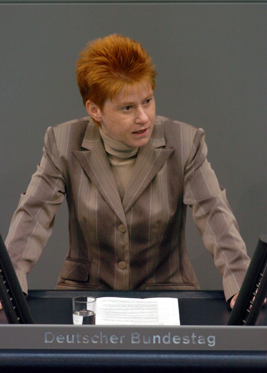 Pau, Petra Petra Pau, fraktionslos, MdB, Rede im Deutschen Bundestag.; Plenum, Rednerpult, 148. Sitzung, TOP 3, Thema: Türkeipolitik der EU