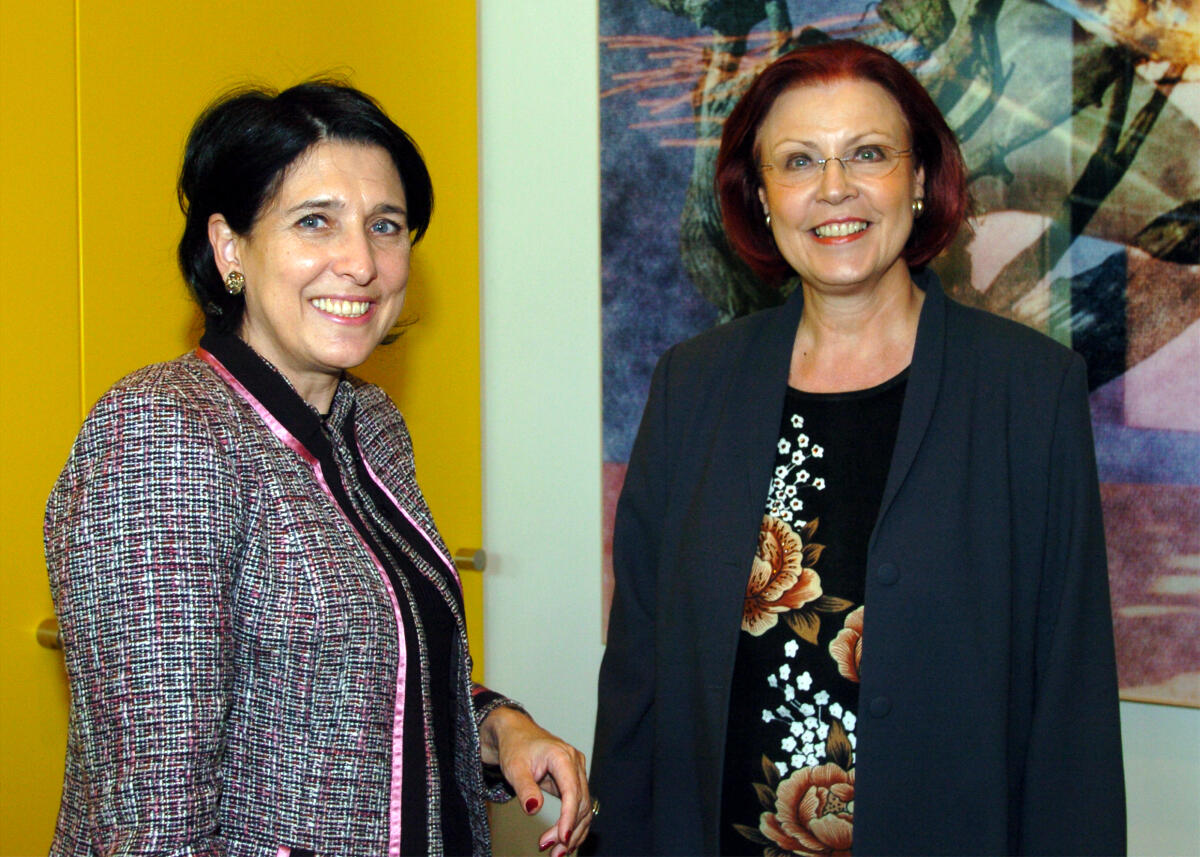 Surabischwili, Salome; Wieczorek-Zeul, Heidemarie Bundesministerin für Wirtschaftliche Zusammenarbeit, Heidemarie Wieczorek-Zeul, SPD, rechts, empfängt die Ministerin für Auswärtige Angelegenheiten von Georgien, Salome Surabischwili, links