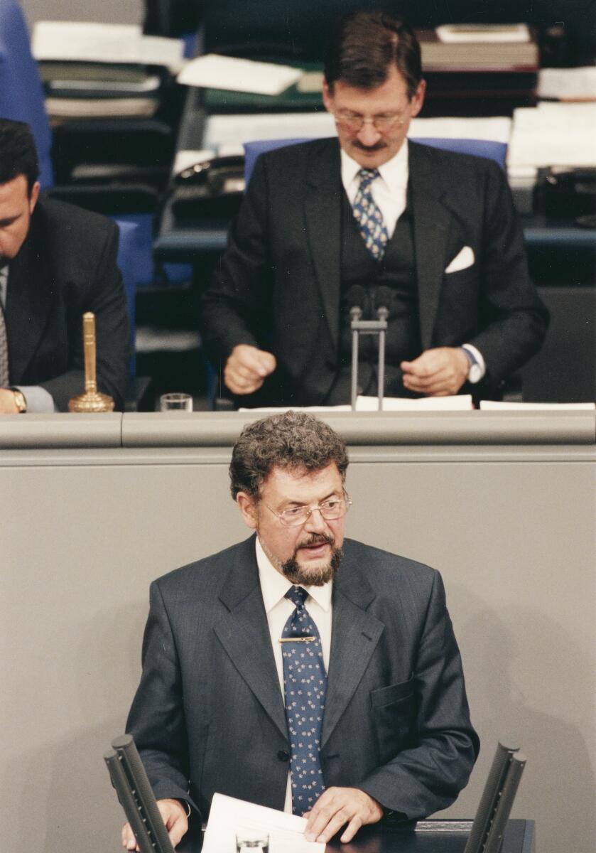 Pflug, Johannes Johannes Andreas Pflug, SPD, MdB, Rede im Deutschen Bundestag.; Bundestagsabgeordneter, Abgeordneter, Rednerpult, Plenum