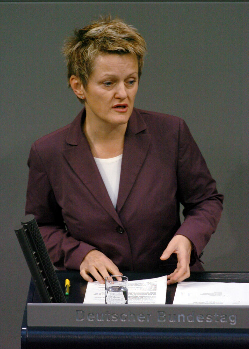 Künast, Renate Renate Künast, Bündnis90/Die Grünen, Bundesverbraucherschutzministerin, MdB, Rede im Deutschen Bundestag.; Plenum, Rednerpult, 157. Sitzung, TOP 3, Thema: Verbraucherschutz, Verbraucherschutzministerin, Ministerin, Bundesministerin für Verbraucherschutz, Ernährung und Landwirtschaft