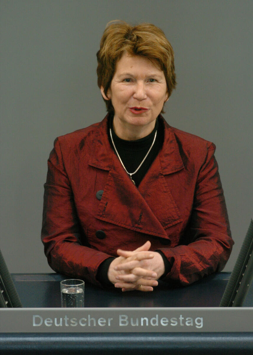 Dr. Thea Dückert, Bündnis 90/Die Grünen, MdB, Rede im Deutschen Bundestag.; Plenum, Rednerpult, 163. Sitzung, TOP 3, Thema: Wirtschaftspolitik Dückert, Thea Dr. Thea Dückert, Bündnis 90/Die Grünen, MdB, Rede im Deutschen Bundestag.; Plenum, Rednerpult, 163. Sitzung, TOP 3, Thema: Wirtschaftspolitik