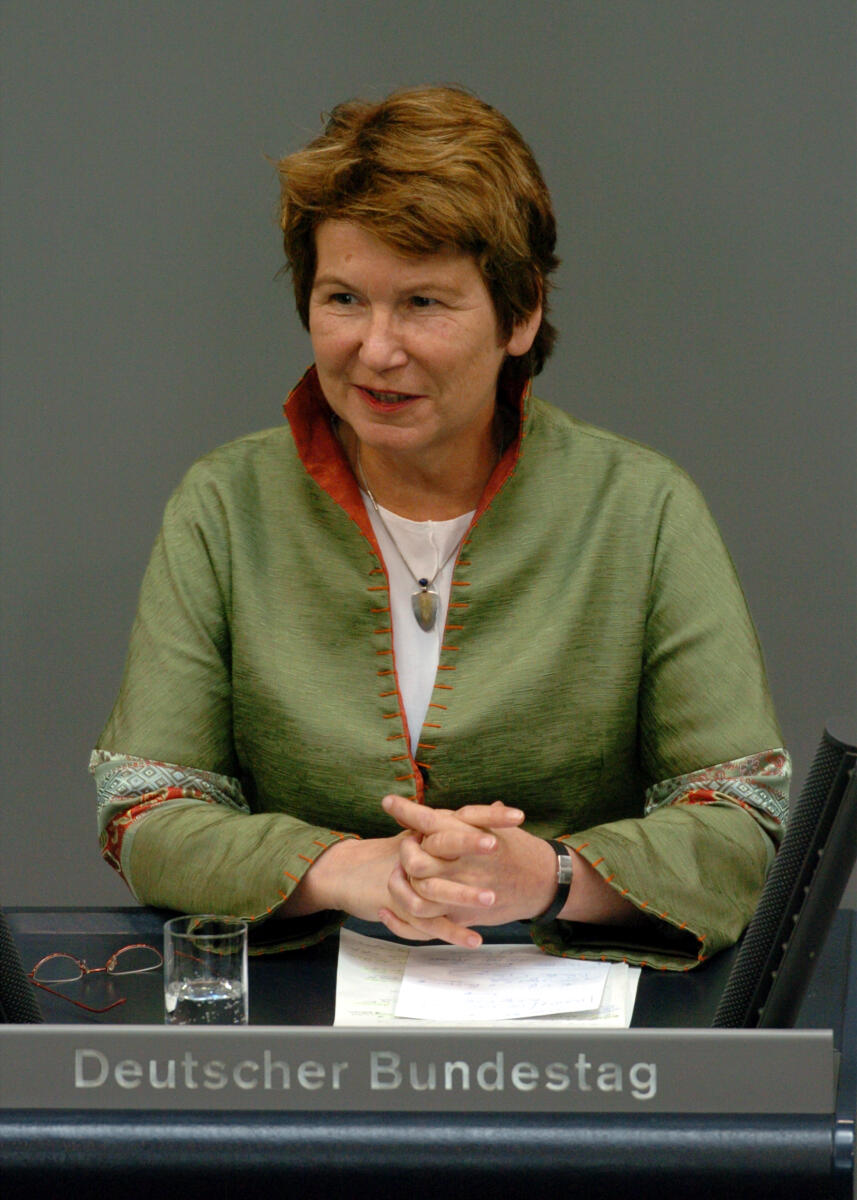 Dückert, Thea Dr. Thea Dückert, Bündnis 90/Die Grünen, MdB, Rede im Deutschen Bundestag.; Plenum, Rednerpult, 169. Sitzung, ZP 2, 3, 13, 24, Thema: Zukunftschance für Jugendliche