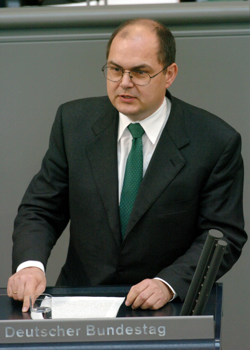 Schmidt, Christian Christian Schmidt, CDU/CSU, MdB, Rede im Deutschen Bundestag.; Plenum, Rednerpult, 172. Sitzung, TOP 22, Thema: NATO