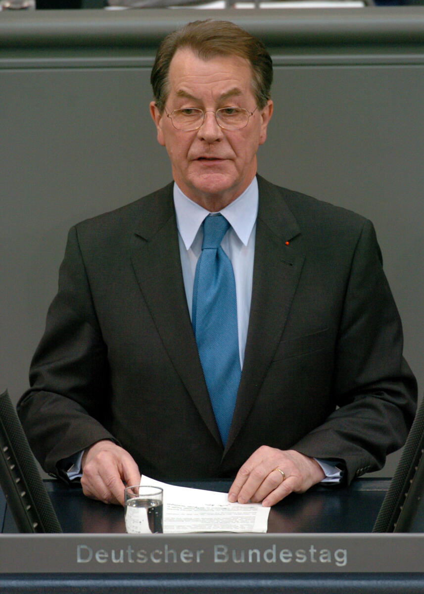 Müntefering, Franz Franz Müntefering, SPD, MdB, Rede im Deutschen Bundestag.; Plenum, Rednerpult, 166. Sitzung