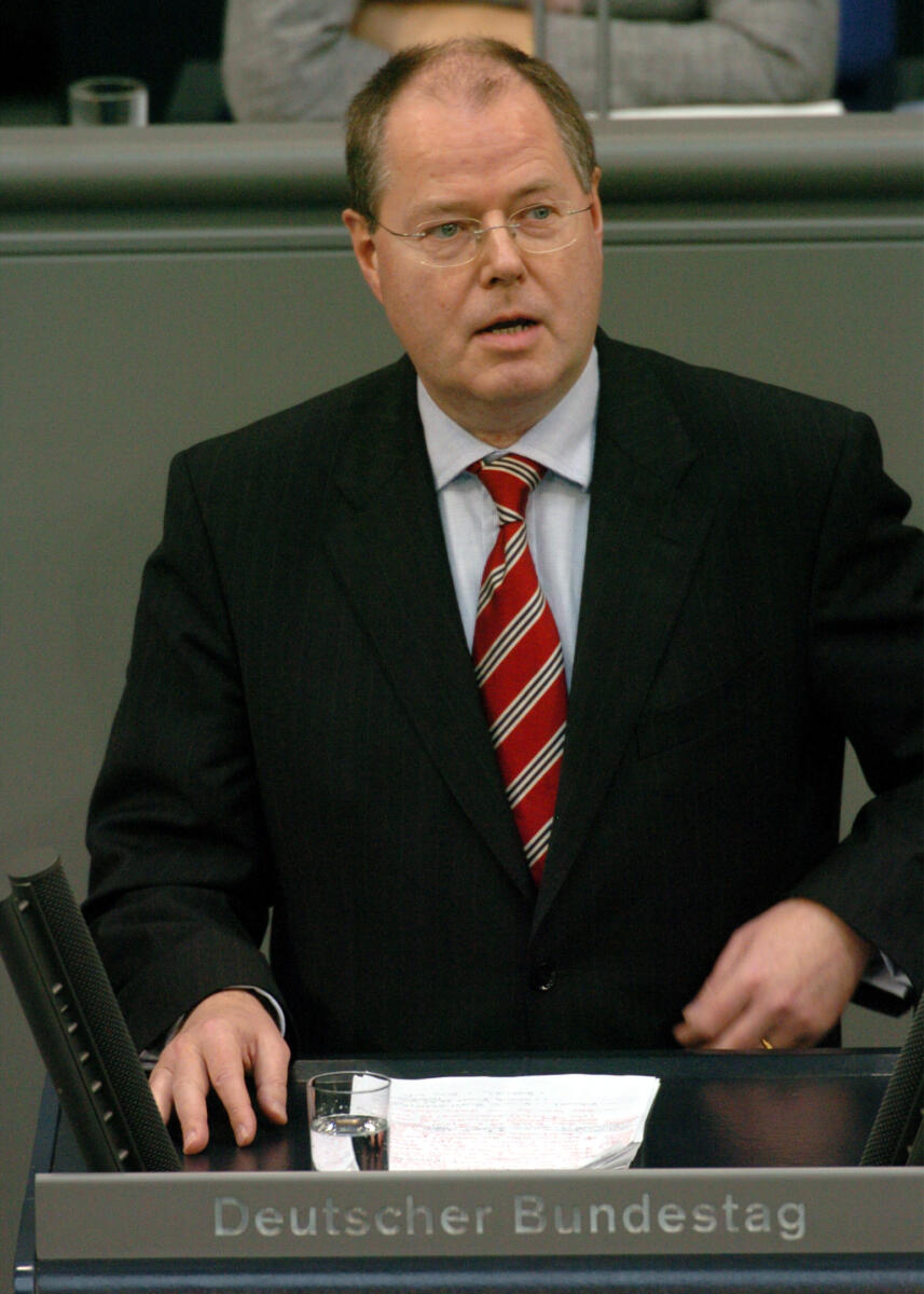 Steinbrück, Peer Peer Steinbrück, SPD, Ministerpräsident Nordrhein-Westfalen, Rede im Deutschen Bundestag.; Plenum, Rednerpult, 166. Sitzung
