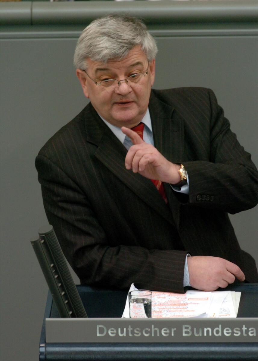 Fischer, Joseph Joseph (Joschka) Fischer, Bündnis 90/Die Grünen, Bundesaussenminister, MdB, Rede im Deutschen Bundestag.; Plenum, Rednerpult, 166. Sitzung, Aussenminister, Minister, Bundesminister des Auswärtigen