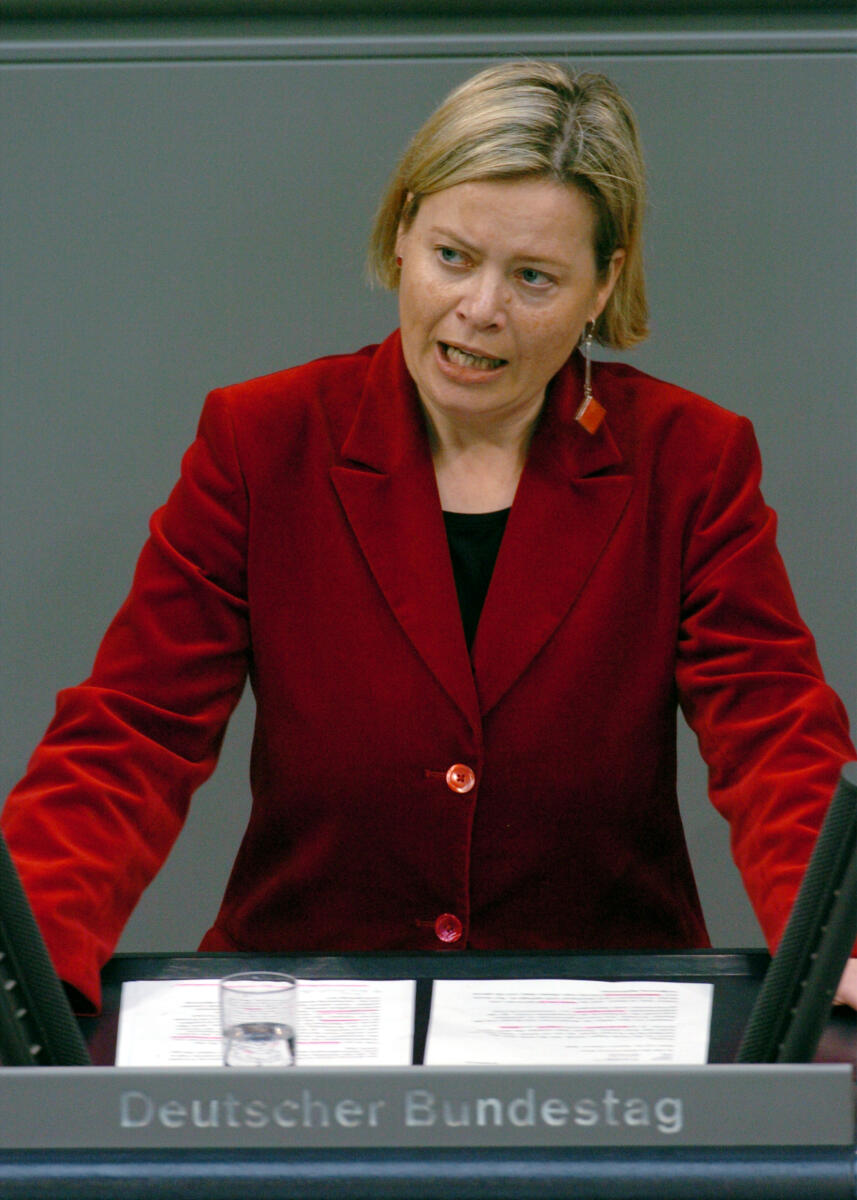 Lötzsch, Gesine Dr. Gesine Lötzsch, fraktionslos, MdB, Rede im Deutschen Bundestag.; Plenum, Rednerpult, 175. Sitzung, TOP 4, Thema: Europäische Verfassung