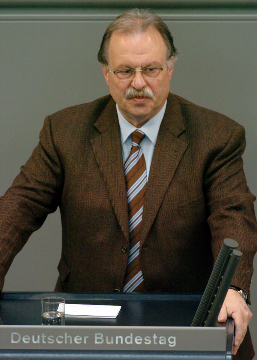 Spanier, Wolfgang Wolfgang Spanier, SPD, MdB, Rede im Deutschen Bundestag.; Plenum, Rednerpult, 172. Sitzung, TOP 3, Thema: Wachstum und Beschäftigung