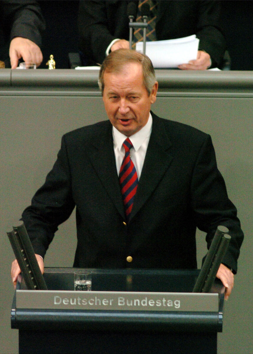 Manfred Carstens, CDU/CSU, MdB, Rede im Deutschen Bundestag.; Plenum, Rednerpult, 175. Sitzung, TOP 4, Thema: Europäische Verfassung Carstens, Manfred Manfred Carstens, CDU/CSU, MdB, Rede im Deutschen Bundestag.; Plenum, Rednerpult, 175. Sitzung, TOP 4, Thema: Europäische Verfassung