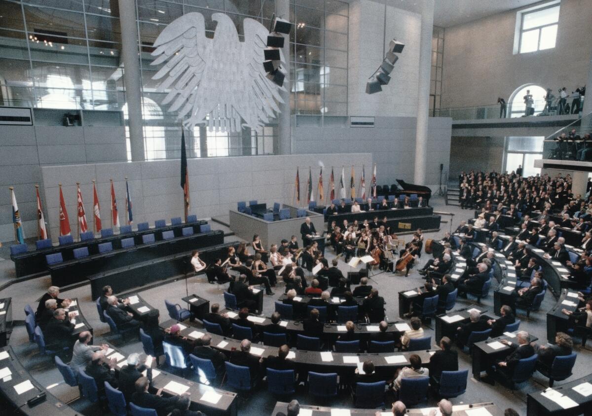  Staatsakt  "50 Jahre Bundesrepublik Deutschland".; Blick ins Plenum, Musikvorführung, Orchester