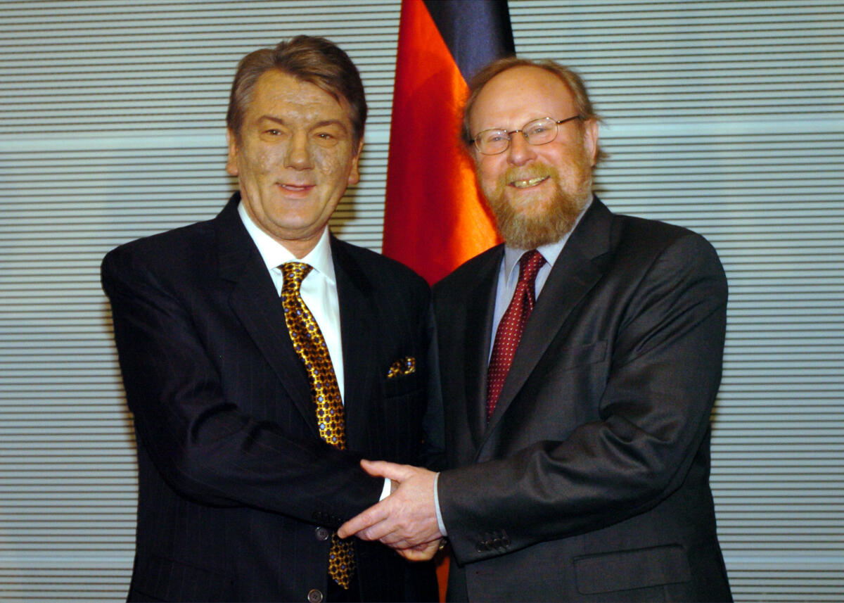 Juschtschenko, Viktor; Thierse, Wolfgang Bundestagspräsident Wolfgang Thierse (re.), SPD, empfängt den Staatspräsidenten der Republik Ukraine, Viktor Juschtschenko.; Präsident, Gestik