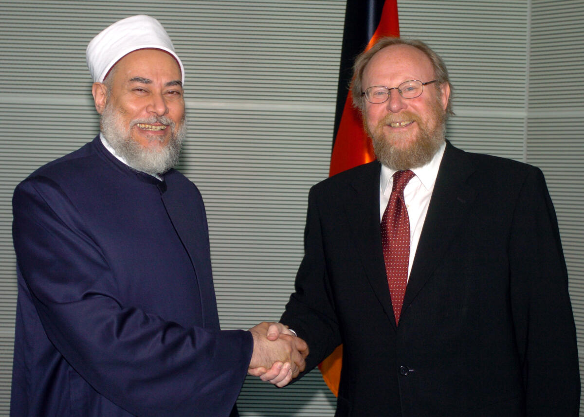 Bundestagspräsident Wolfgang Thierse (re.), SPD, empfängt den Mufti von Ägypten, Prof. Dr. Ali Gomaa.; Händeschüttelen, Präsident Gomaa, Ali; Thierse, Wolfgang Bundestagspräsident Wolfgang Thierse (re.), SPD, empfängt den Mufti von Ägypten, Prof. Dr. Ali Gomaa.; Händeschüttelen, Präsident