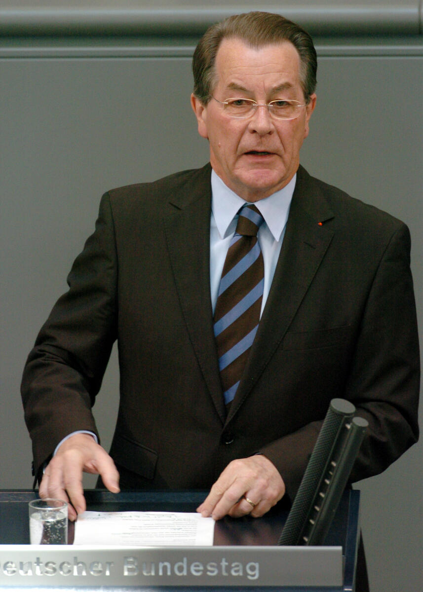 Müntefering, Franz Franz Müntefering, MdB, SPD, Rede im Deutschen Bundestag, Plenarsitzung Nr. 186, TOP 1, Thema: Bilanz der Regierungspolitik, Redner 3.; Rednerpult, Bundestagsabgeordneter, Abgeordneter, Sitzung, Plenum