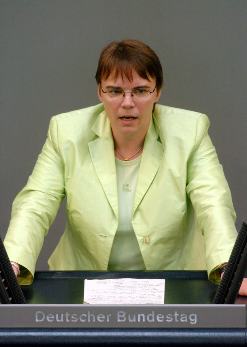 Hajduk, Anja Anja Hajduk, Bündnis 90/Die Grünen, MdB, Rede im Deutschen Bundestag, PLenarsitzung Nr. 181, TOP 11, Thema: Staatsverschuldung.; Bundestagsabgeordnete, Abgeordnete, Rednerpult, Plenum, Sitzung
