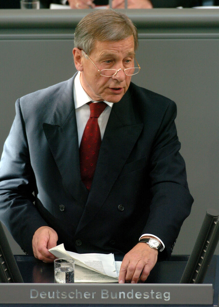 Clement, Wolfgang Wolfgang Clement, BMin., SPD, Rede im Deutschen Bundestag, Plenarsitzung Nr. 186, TOP 1, Thema: Bilanz der Regierungspolitik, Redner 9.; Minister, Rednerpult, Sitzung, Plenum; Rednerpult