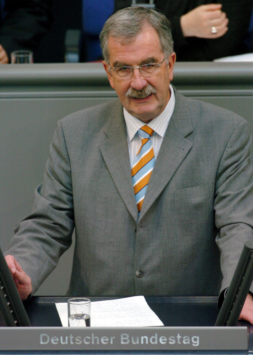 Burgbacher, Ernst Ernst Burgbacher, FDP, MdB, Rede im Deutschen Bundestag, Plenarsitzung Nr. 181. Sitzung, TOP 11, Thema: Staatsverschuldung.; Bundestagsabgeordneter, Abgeordneter, Rednerpult, Sitzung, Plenum