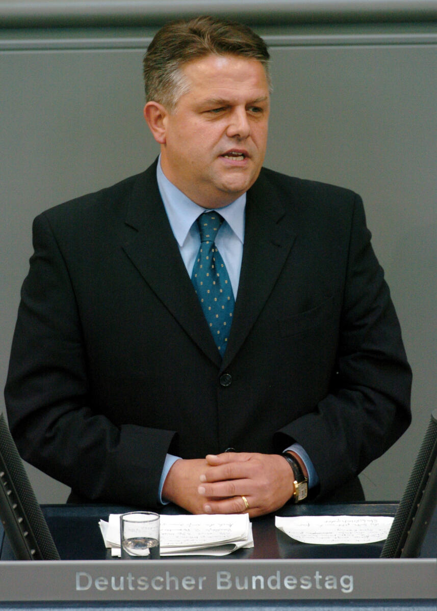 Klaus-Peter Willsch, CDU/CSU, MdB, Rede im Deutschen Bundestag, Plenarsitzung Nr. 181, TOP 11, Thema: Staatsverschuldung.; Plenum, Rednerpult, Sitzung, Bundestagsabgeordneter, Abgeordneter Willsch, Klaus-Peter Klaus-Peter Willsch, CDU/CSU, MdB, Rede im Deutschen Bundestag, Plenarsitzung Nr. 181, TOP 11, Thema: Staatsverschuldung.; Plenum, Rednerpult, Sitzung, Bundestagsabgeordneter, Abgeordneter