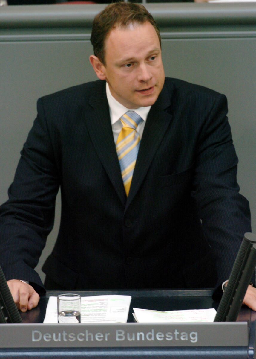 Fahrenschon, Georg Georg Fahrenschon, CDU/CSU, MdB, Rede im Deutschen Bundestag.; Plenarsitzung Nr. 181, TOP 10, Thema: Europäischer Rat in Brüssel, Wachstum und Stabilität.; Bundestagsabgeordneter, Abgeordneter, Sitzung, Plenum, Rednerpult