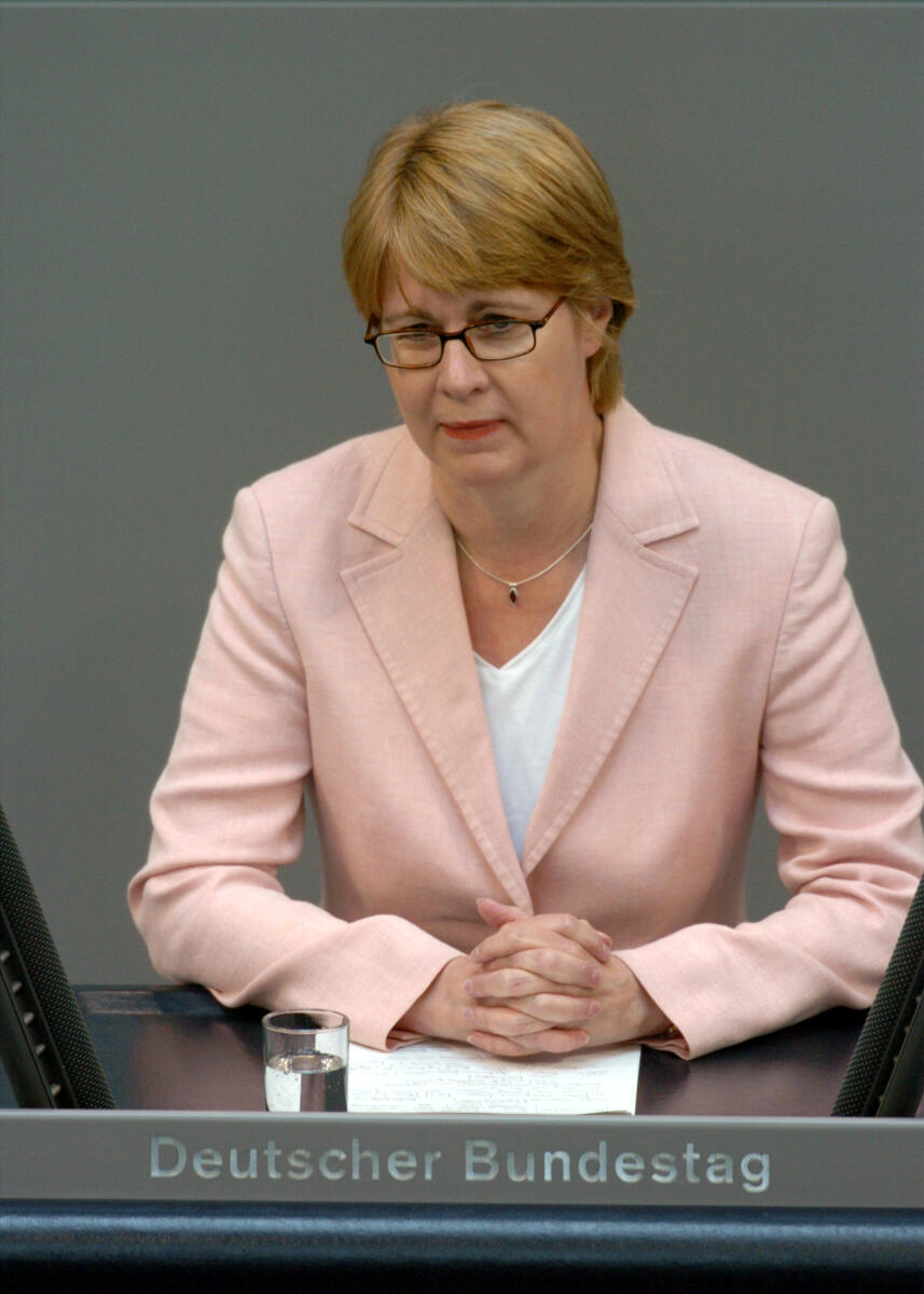 Sager, Krista Krista Sager, Bündnis 90/Die Grünen, Fraktionsvorsitzende, MdB, Rede im Deutschen Bundestag, Plenarsitzung Nr. 181, TOP 10, Thema: Europäischer Rat in Brüssel, Wachstum und Stabilität.; Plenum, Sitzung, Rednerpult, Bundestagsabgeordnete, Abgeordnete