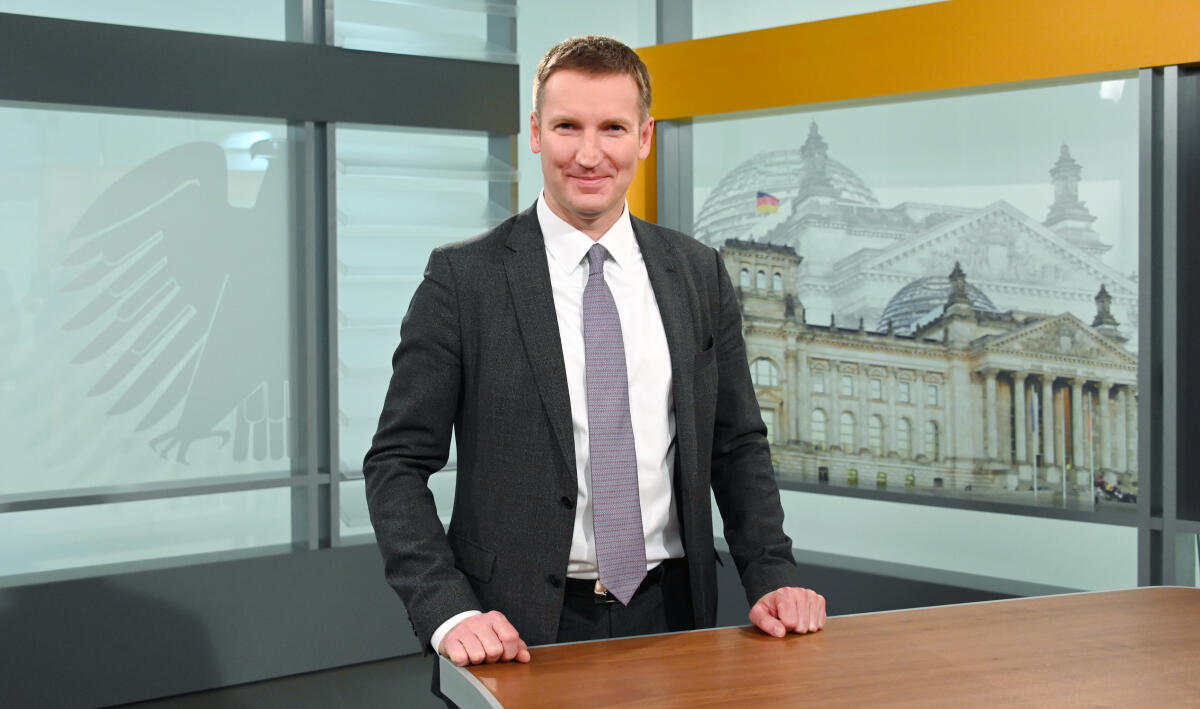 Patrick Sensburg, CDU/CSU, Vorsitzender des Ausschusses für Wahlprüfung, Immunität und Geschäftsordnung im Studio des Parlamentsfernsehens Sensburg, Patrick Patrick Sensburg, CDU/CSU, Vorsitzender des Ausschusses für Wahlprüfung, Immunität und Geschäftsordnung im Studio des Parlamentsfernsehens