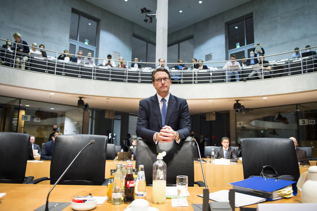 Bundesverkehrsminister Andreas Scheuer, CDU/CSU, MdB, als Zeuge des 2. Untersuchungsausschusses der 19. Wahlperiode ("Pkw-Maut") im Marie-Elisabeth-Lüders-Haus. Scheuer, Andreas Bundesverkehrsminister Andreas Scheuer, CDU/CSU, MdB, als Zeuge des 2. Untersuchungsausschusses der 19. Wahlperiode ("Pkw-Maut") im Marie-Elisabeth-Lüders-Haus.