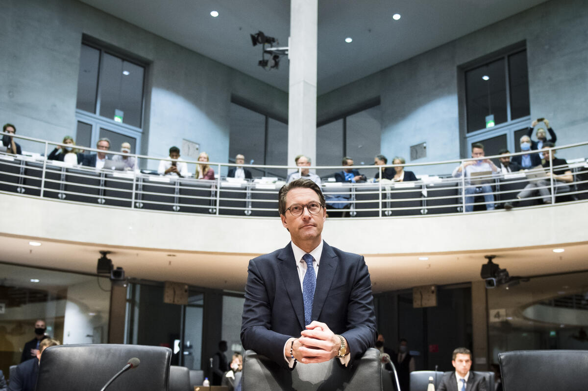 Bundesverkehrsminister Andreas Scheuer, CDU/CSU, MdB, als Zeuge des 2. Untersuchungsausschusses der 19. Wahlperiode ("Pkw-Maut") im Marie-Elisabeth-Lüders-Haus. Scheuer, Andreas Bundesverkehrsminister Andreas Scheuer, CDU/CSU, MdB, als Zeuge des 2. Untersuchungsausschusses der 19. Wahlperiode ("Pkw-Maut") im Marie-Elisabeth-Lüders-Haus.