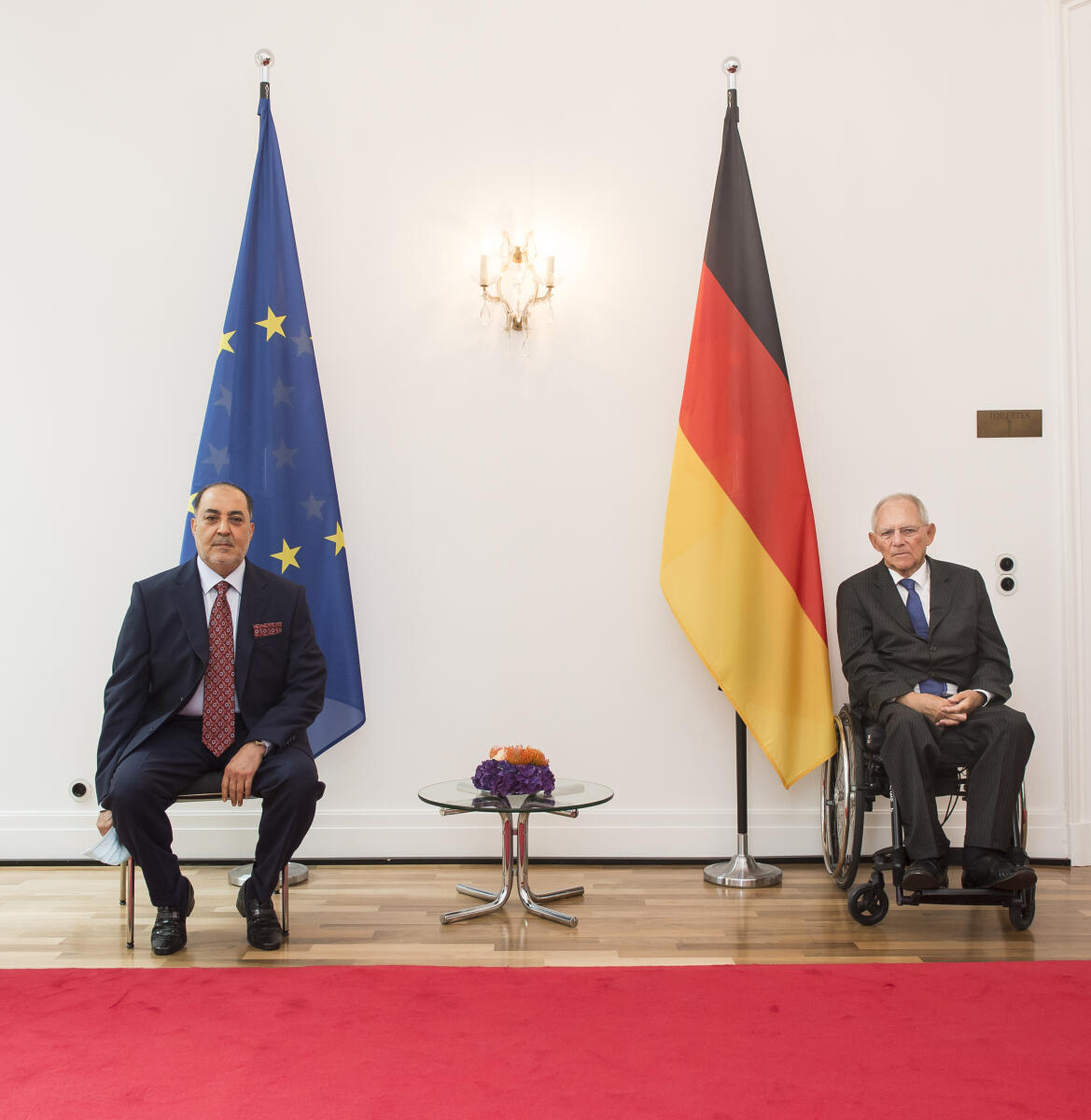 Empfang der neu akkreditierten Botschafter durch Bundestagspräsident Wolfgang Schäuble (r), CDU/CSU, MdB: Botschafter von Libyen, S.E. Herr Jamal Ali Omar Elbarag. Schäuble, Wolfgang Empfang der neu akkreditierten Botschafter durch Bundestagspräsident Wolfgang Schäuble (r), CDU/CSU, MdB: Botschafter von Libyen, S.E. Herr Jamal Ali Omar Elbarag.
