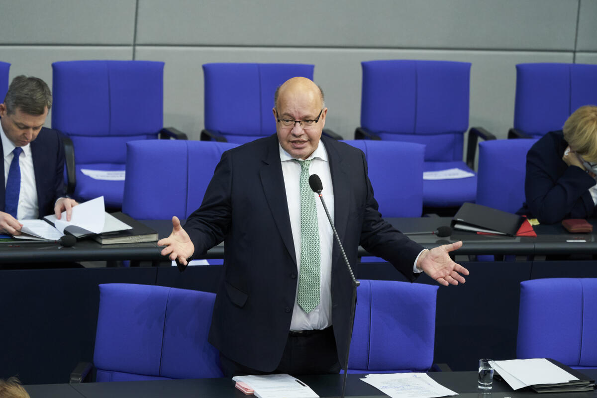 Altmaier, Peter Peter Altmaier, CDU/CSU, Bundesminister für Wirtschaft und Energie, steht während der Regierungsbefragung am 28. Oktober 2020 für Fragen der Mitglieder des Deutschen Bundestages zur Verfügung.