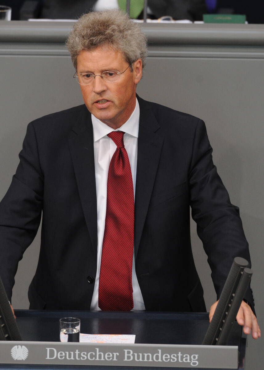 Klaus-Peter Flosbach, CDU/CSU, Bundestagsabgeordneter, Abgeordneter, Mitglied des Deutschen Bundestages, MdB, Rede, Deutscher Bundestag, 198. Sitzung, TOP 6, Thema: Beaufsichtigung von Kreditinstituten (CRD IV), Redner 6.; Rednerpult. Flosbach, Klaus-Peter Klaus-Peter Flosbach, CDU/CSU, Bundestagsabgeordneter, Abgeordneter, Mitglied des Deutschen Bundestages, MdB, Rede, Deutscher Bundestag, 198. Sitzung, TOP 6, Thema: Beaufsichtigung von Kreditinstituten (CRD IV), Redner 6.; Rednerpult.