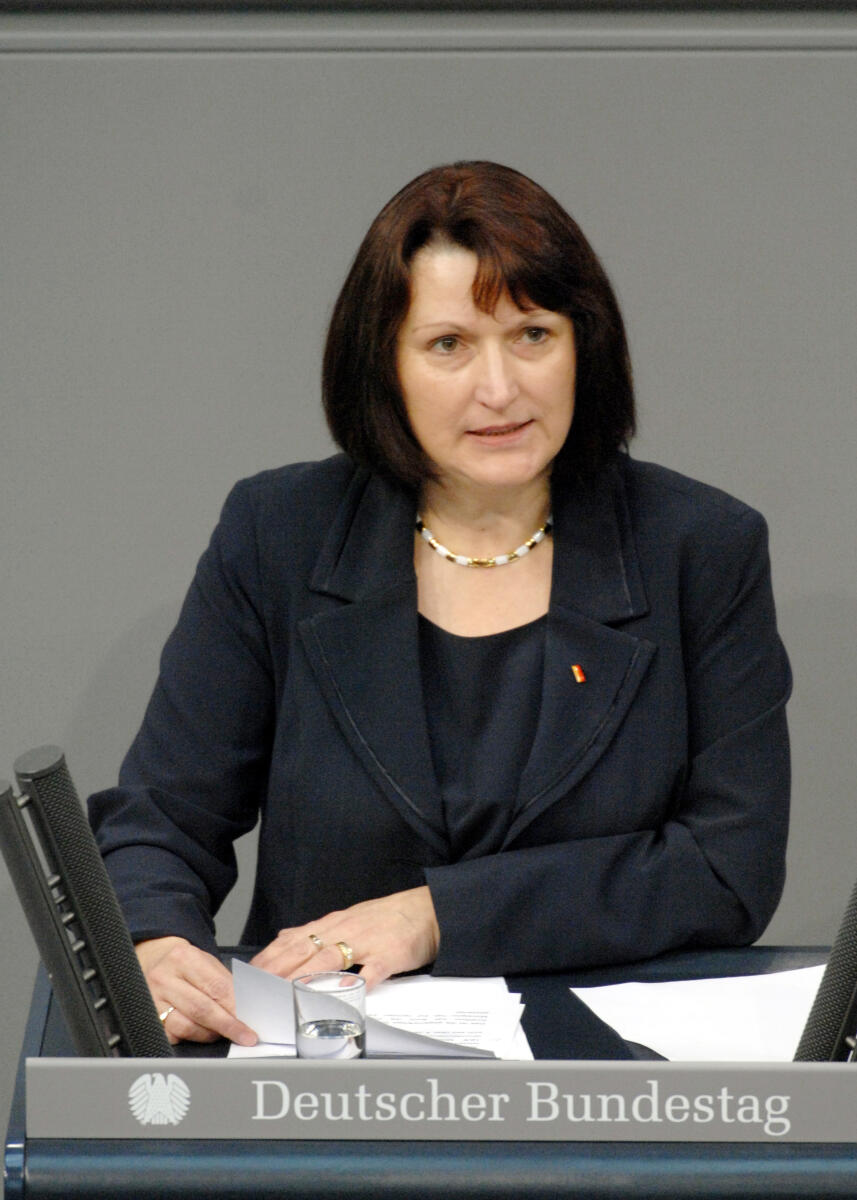 Heike Brehmer, CDU/CSU, Bundestagsabgeordnete, Abgeordnete, Mitglied des Deutschen Bundestages, MdB, Rede, Deutscher Bundestag, 162. Sitzung, Top 4, Thema: Mindestrente, Redner 12.; Rednerpult. Brehmer, Heike Heike Brehmer, CDU/CSU, Bundestagsabgeordnete, Abgeordnete, Mitglied des Deutschen Bundestages, MdB, Rede, Deutscher Bundestag, 162. Sitzung, Top 4, Thema: Mindestrente, Redner 12.; Rednerpult.